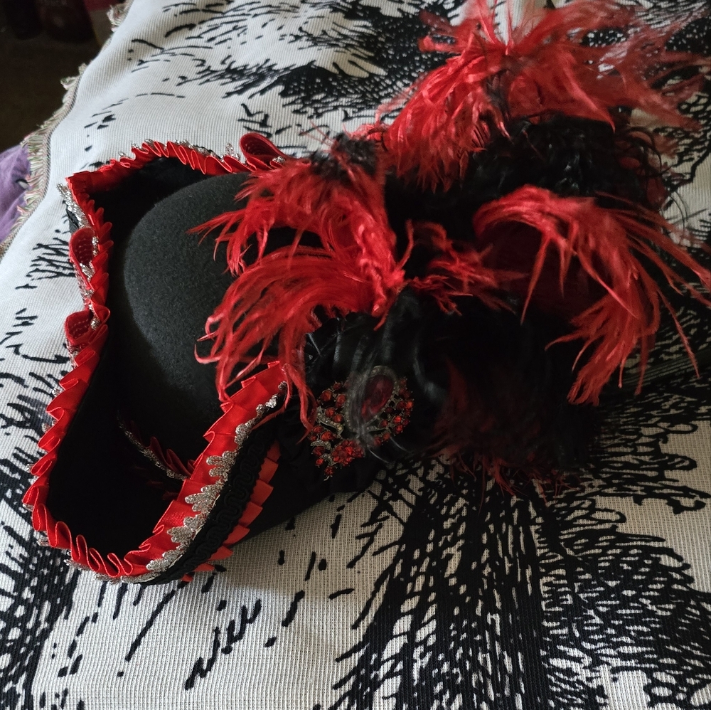 Pirate hat tricorn